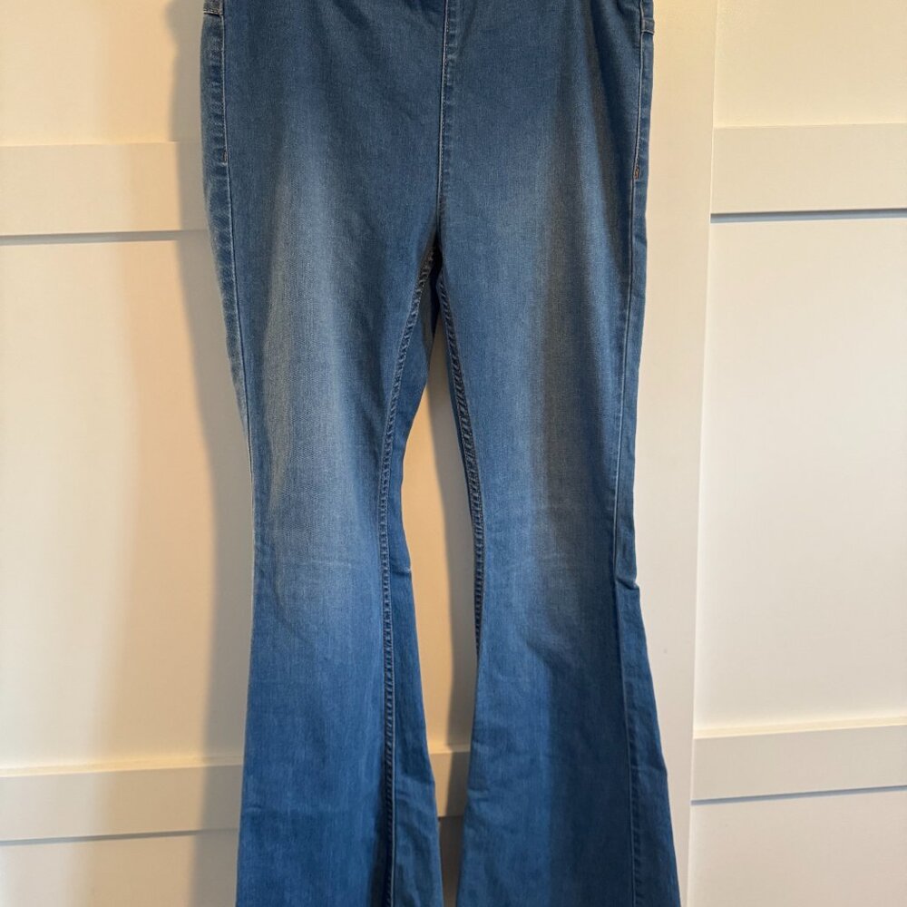 Free People We The Free Penny Pull-On Flare Jeans size 28 - Picture 2 of 4
